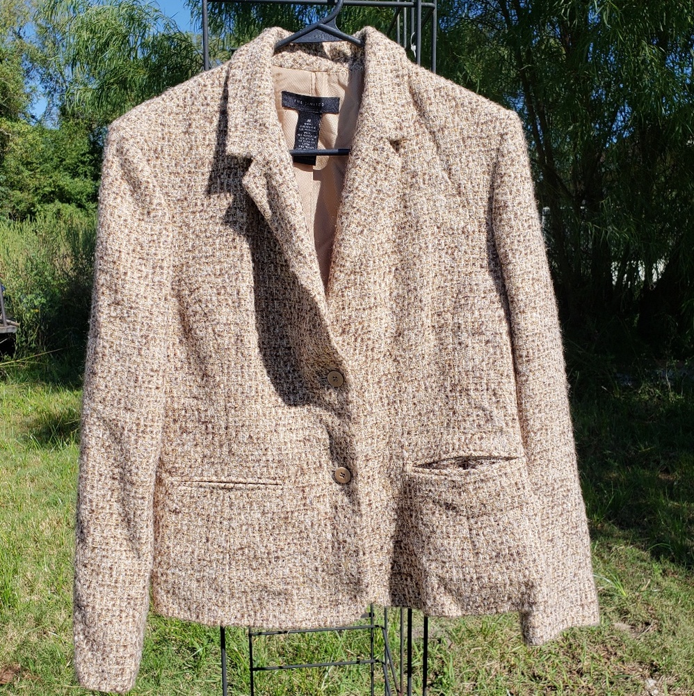 Tan/cream color w gold thread Blazer Size M